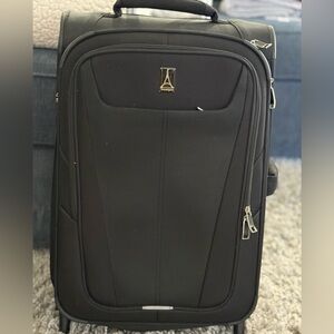 Travelpro Maxlite 5 Softside Expandable Upright 2 Wheel Carry On Men/Women Lugg